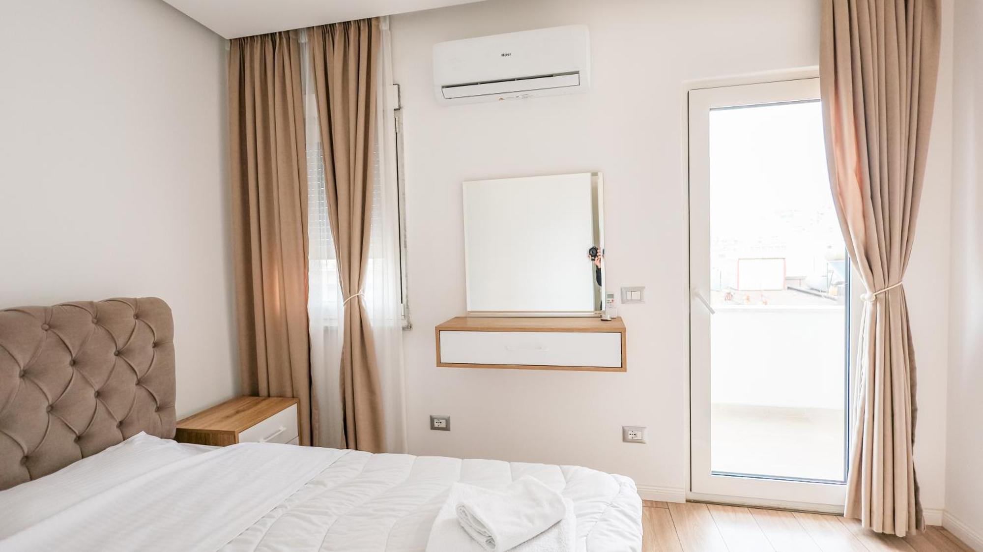 Premium Apartment In The Center Тирана Екстериор снимка